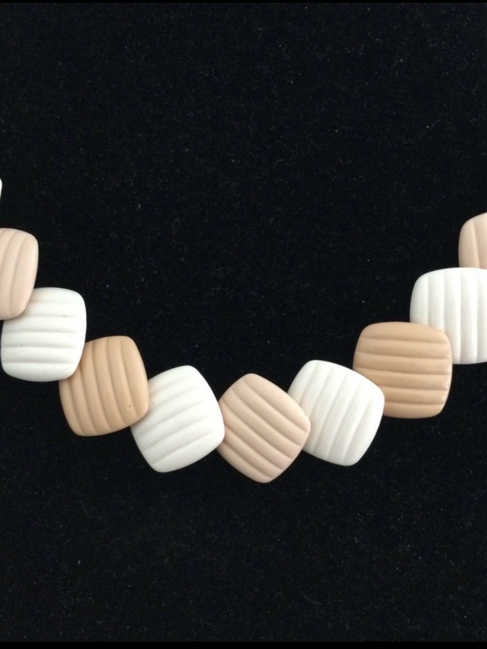 Vintage 1985 Avon Summer Sands Necklace – Dusty Pink & Cream Ribbed Square Beads - Picture 8 of 10